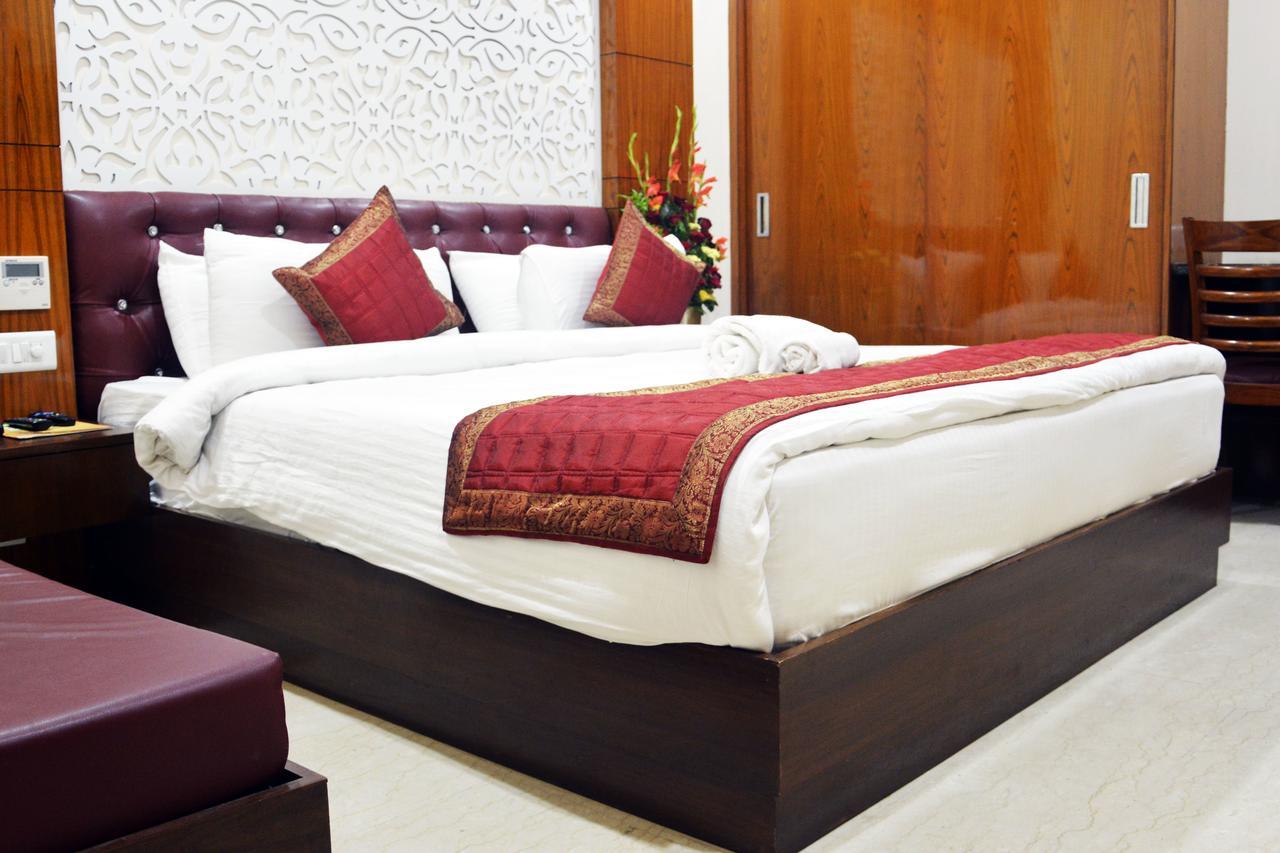 Trinity Corporate Udyog Vihar Hotel Gurgaon Exterior photo