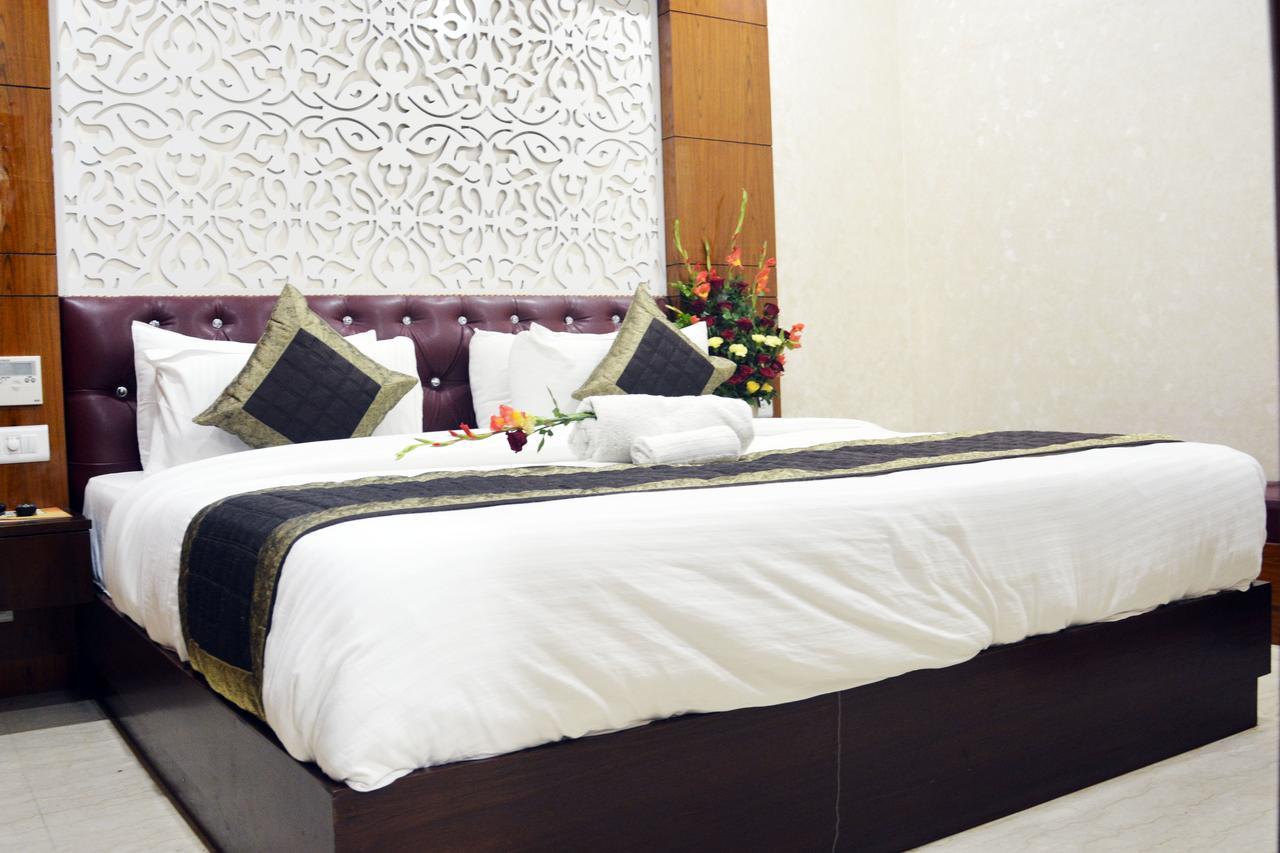 Trinity Corporate Udyog Vihar Hotel Gurgaon Exterior photo